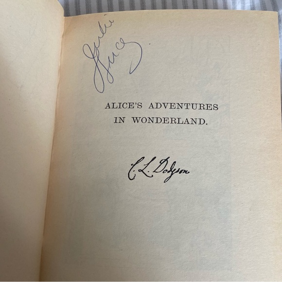 HARD COVER ALICE’S ADVENTURES IN WONDERLAND - Picture 6 of 6